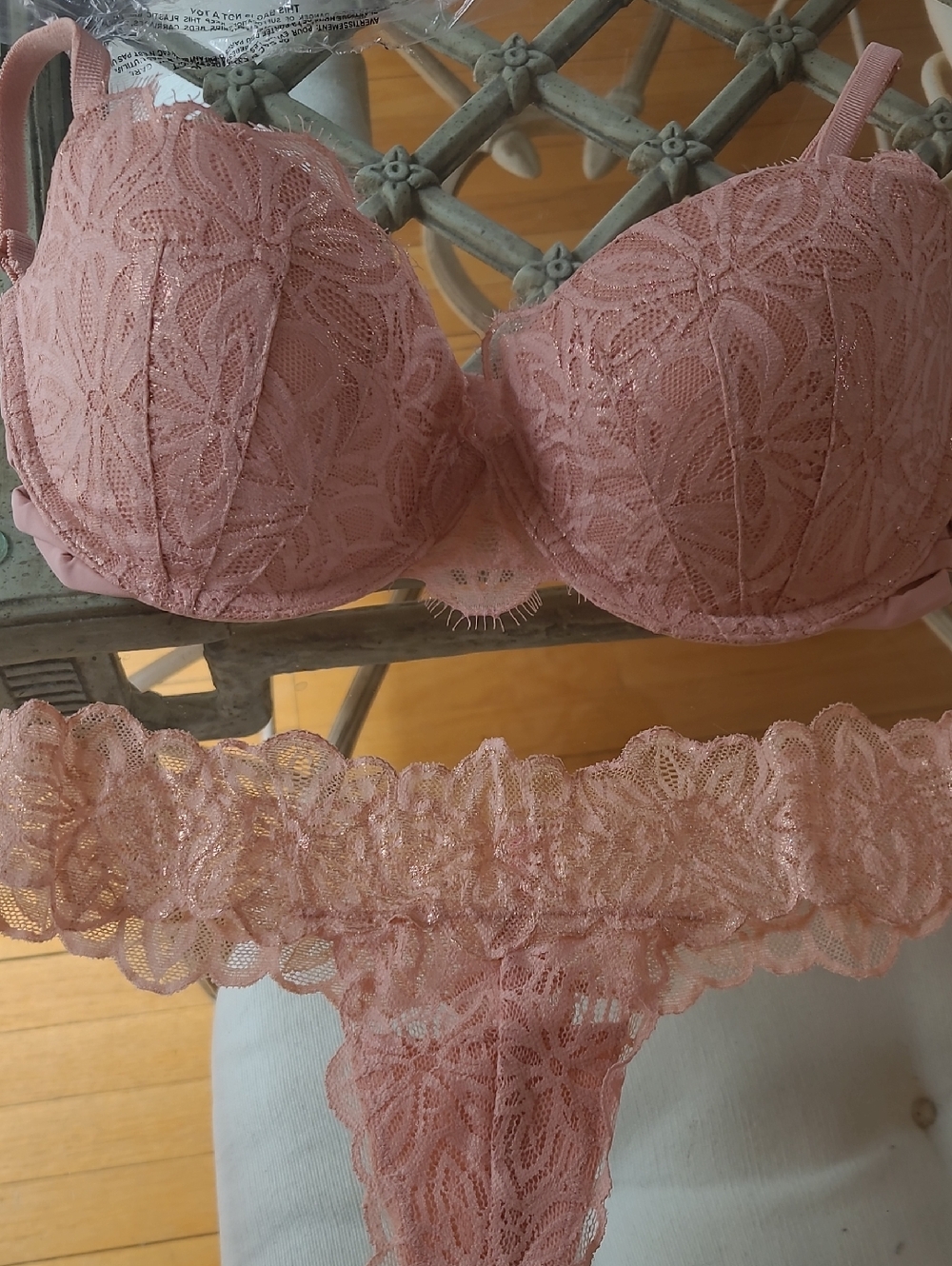 Victoria's Secret Champagne Lace Push-up Bra And Thong 32dd And Xs Thong New
